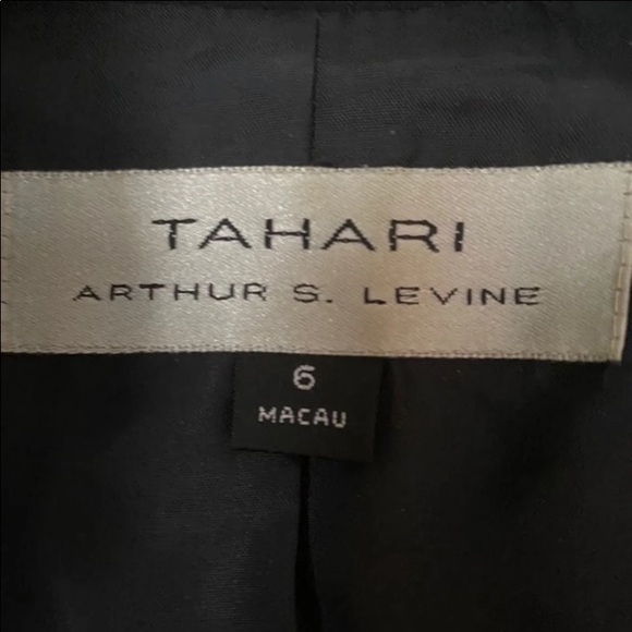 Tahari blazer - Picture 9 of 9
